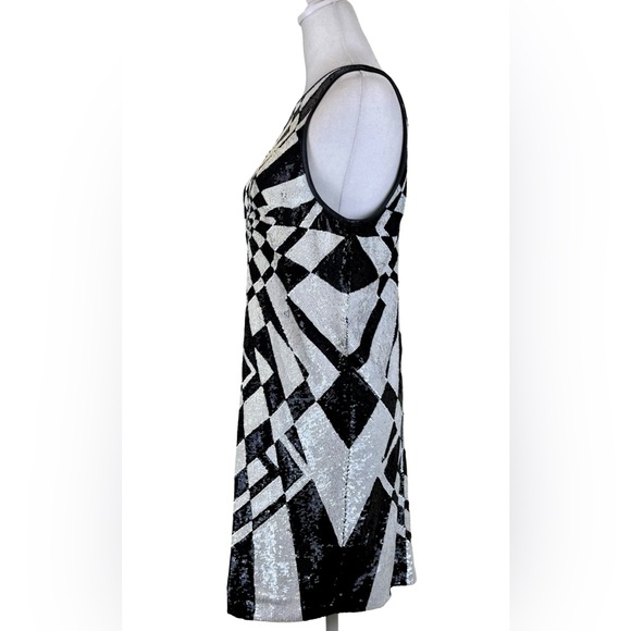 NWT EMILIO PUCCI SILK MINI DRESS WITH BLACK AND WHITE SEQUIN GEOMETRIC ORNAMENT - Picture 5 of 10